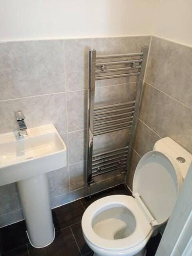 Ensuite Double-bed (E4) close to Burnley city ctr. Hotel in Burnley