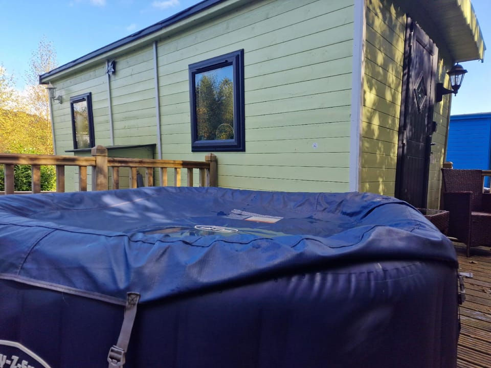 Shepherds Hut - Riverview 5 Hotel in Welshpool