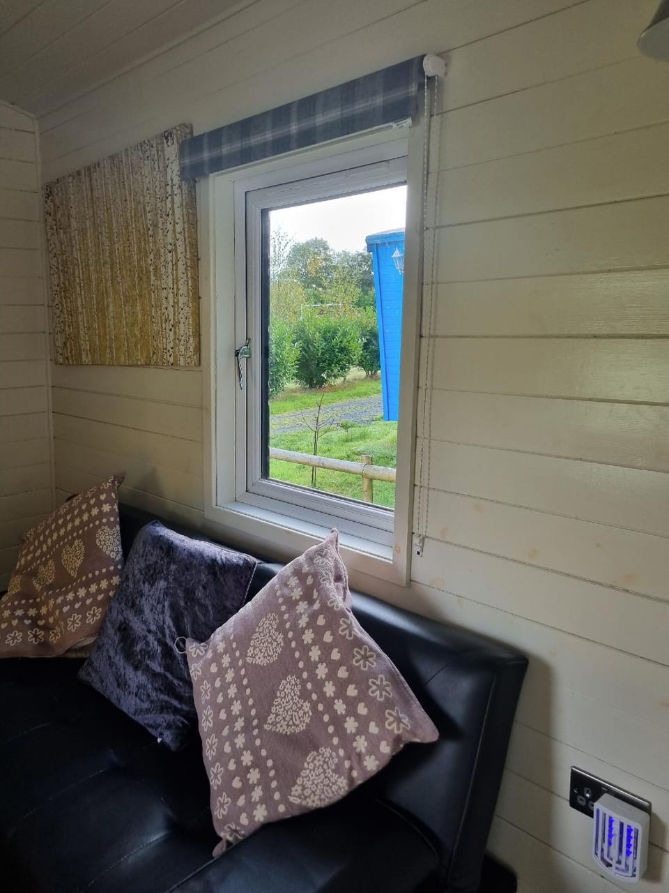 Shepherds Hut - Riverview 5 Hotel in Welshpool