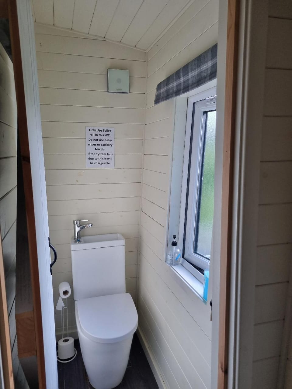 Shepherds Hut - Riverview 5 Hotel in Welshpool