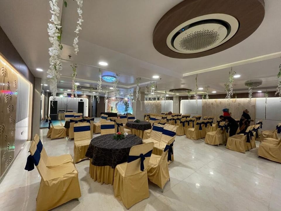 HoteI Sarvin Hotel in Lucknow