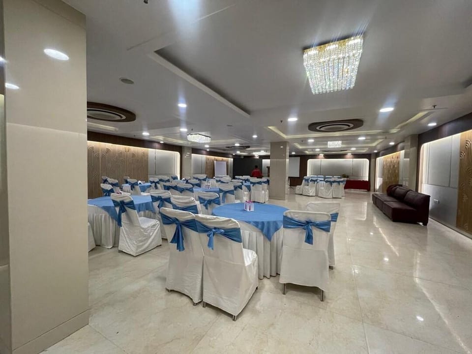 HoteI Sarvin Hotel in Lucknow
