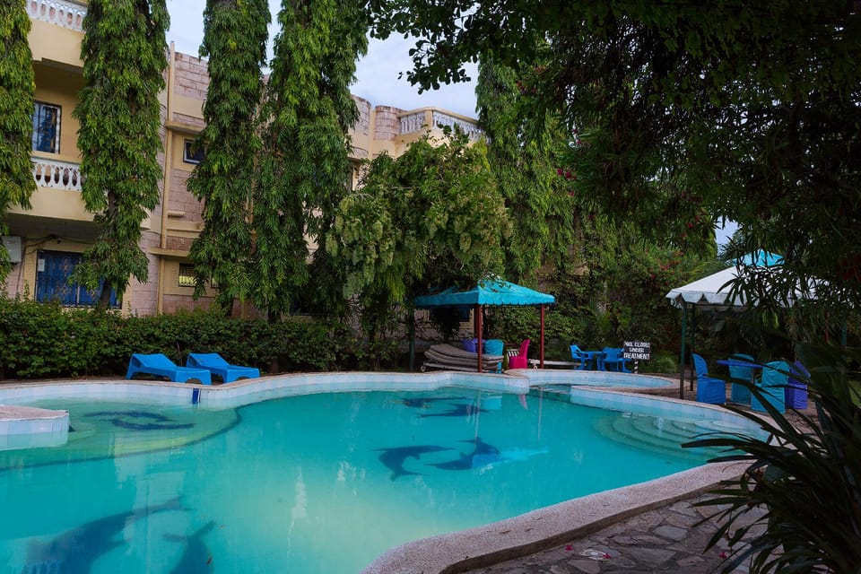Swimming pool