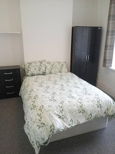 Double bed (R1) close to Burnley city centre Hotel in Burnley