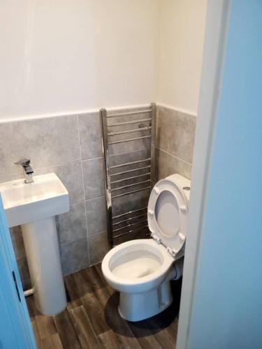 Ensuite Double-bed (R3) close to Burnley city centre Hotel in Burnley