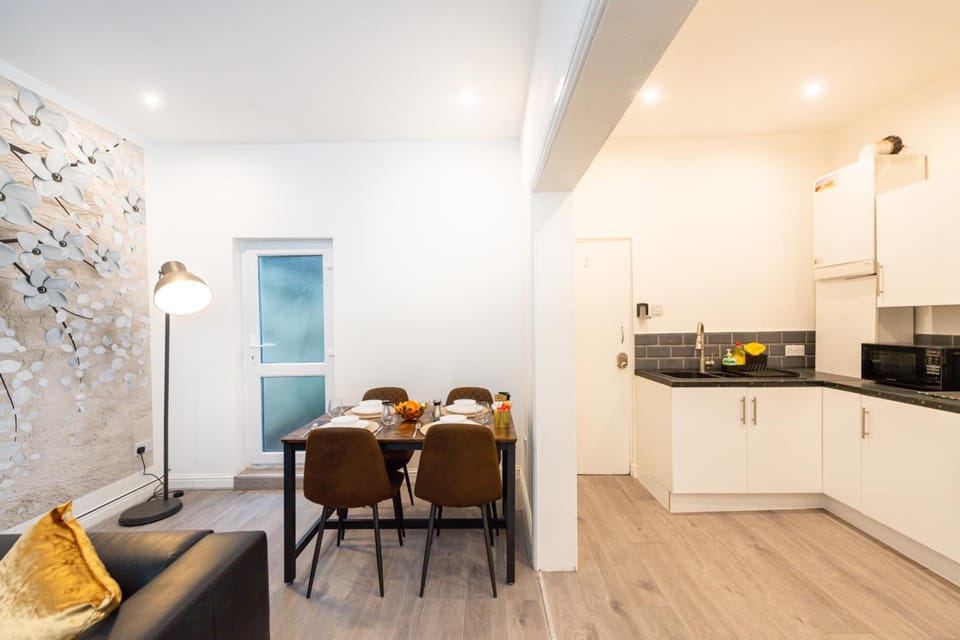 The Blossoms Liverpool City - Modern Studios and Apartments near Anfield Hotel in Liverpool