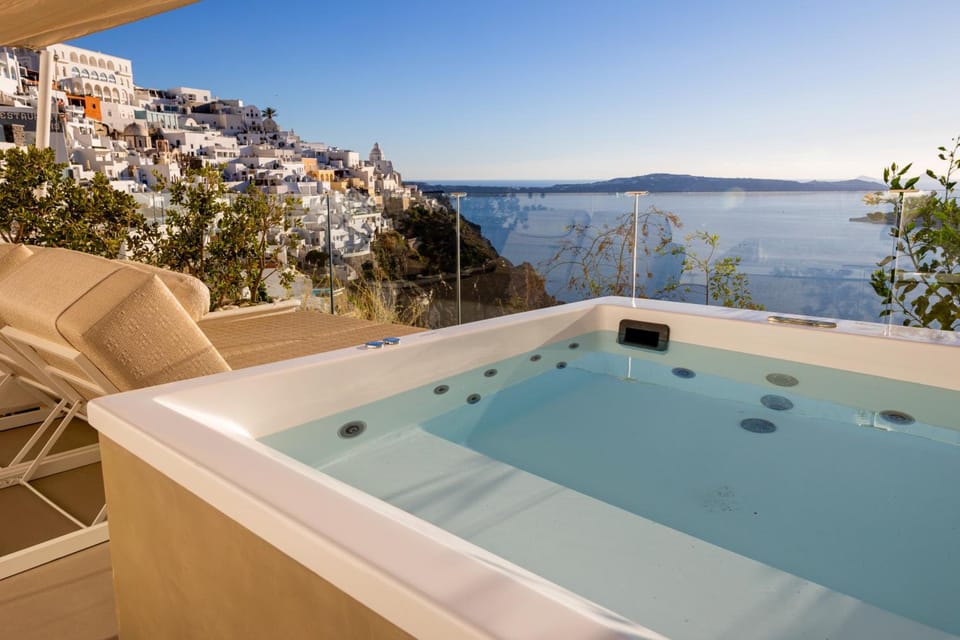 CASASUNSHA Hybrid Retreat Santorini Hotel in Thera
