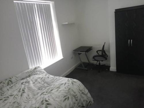 Ensuite Double-bed (G3) close to Burnley city centre Hotel in Burnley