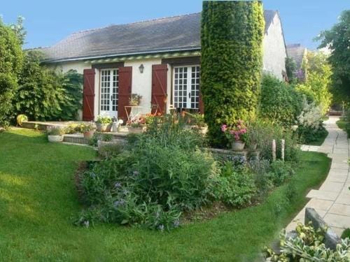 Confort et Tranquillite a Blain : Chambre Climatisee, Salle d'Eau Privative, Wifi et Velos a Disposi Hotel in Brittany