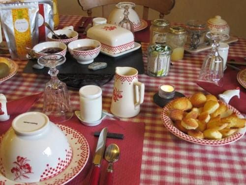 Confort et Tranquillite a Blain : Chambre Climatisee, Salle d'Eau Privative, Wifi et Velos a Disposi Hotel in Brittany