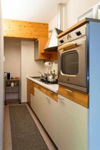 Charming Loft - Private Hot Tub & Free Parking Hotel in Riva del Garda