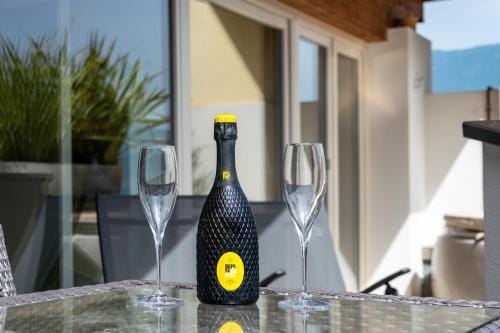 Charming Loft - Private Hot Tub & Free Parking Hotel in Riva del Garda