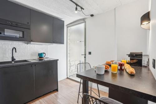 5 Kazabella Charming apartment jacuzzi Maisons Alfort Hotel in Créteil