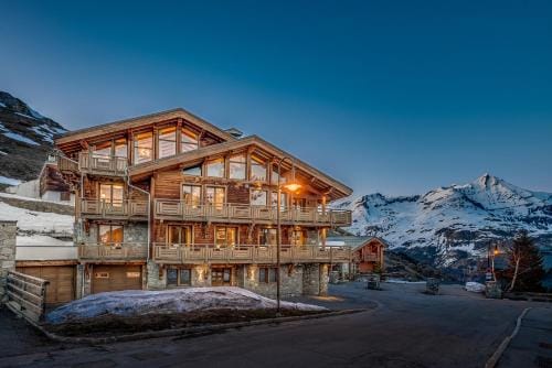 Chalets ANNAPURNA Lodge GANGA & Lodge MACHA 5 etoiles Hotel in Tignes