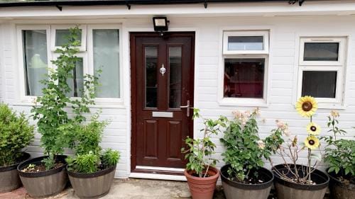 Mon Repos Private Rooms Heathrow Airport Hotel in Hounslow