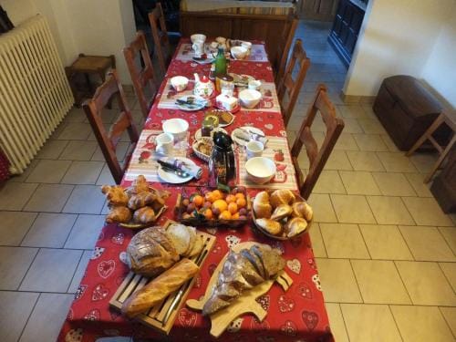Chambre Familiale 4 Pers, 2eme Etage, Repas Traditionnels, Terrasse, Parking Hiver - FR-1-589-565 Hotel in Vosges