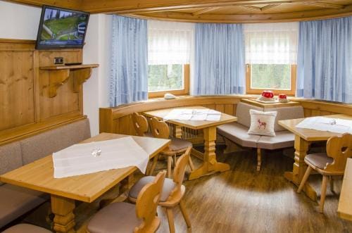Haus Angela Hotel in Canton of Grisons