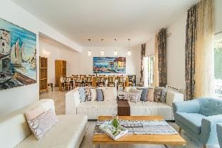 Mirca in Supetar with 7 bedrooms and 6 bathrooms Hotel in Split-Dalmatia County