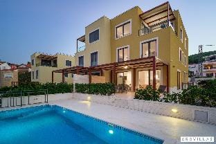 Acadia A in Slatine with 6 bedrooms and 6 bathrooms Hotel in Šibenik-Knin County, Croatia
