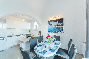 Mandre in Kolan with 6 bedrooms and 4 bathrooms Hotel in Novalja