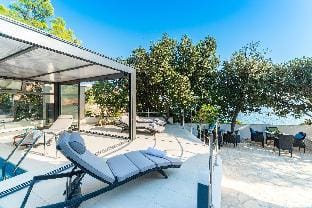 Mandre in Kolan with 6 bedrooms and 4 bathrooms Hotel in Novalja