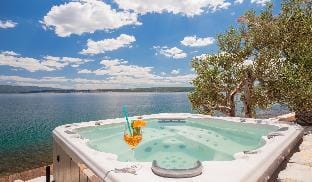 Nick in Posedarje with 1 bedrooms and 1 bathrooms Hotel in Šibenik-Knin County, Croatia