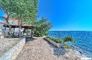 Treehouse in Murter with 1 bedrooms and 1 bathrooms Hotel in Tisno