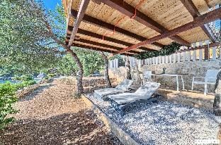 Treehouse in Murter with 1 bedrooms and 1 bathrooms Hotel in Tisno