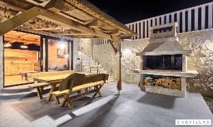 Vita in Muter with 6 bedrooms and 6 bathrooms Hotel in Tisno