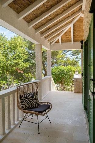 Sina in Splitska with 4 bedrooms and 3 bathrooms Hotel in Split-Dalmatia County