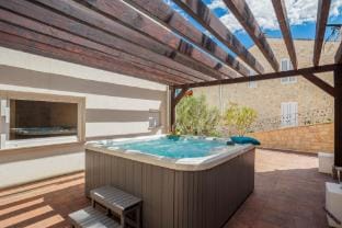 CaMa in Posedarje with 4 bedrooms and 2 bathrooms Hotel in Šibenik-Knin County, Croatia