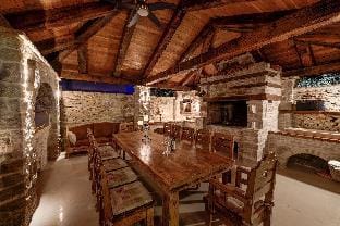 Kos in Murter with 11 bedrooms and 6 bathrooms Hotel in Murter