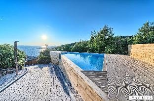 Boat in Murter with 2 bedrooms and 1 bathrooms Hotel in Tisno