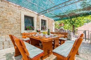 Ognjistar in Zmijavci Hotel in Split-Dalmatia County