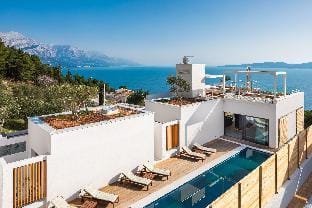 Bura in Marušići with 3 bedrooms and 3 bathrooms Hotel in Split-Dalmatia County