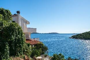 Sine in Ljubljeva with 6 bedrooms and 3 bathrooms Hotel in Split-Dalmatia County
