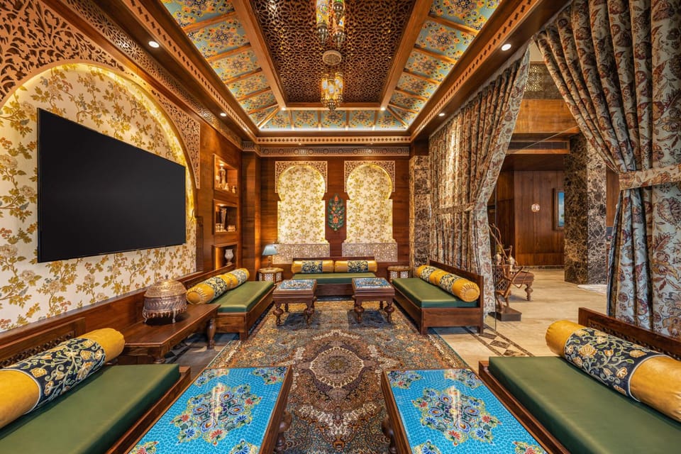 Shared lounge/TV area