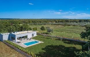 Fran in Vodnjan with 2 bedrooms and 2 bathrooms Hotel in Peroj