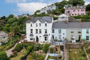 Penalun House - Beautiful Sea Views Hotel in Wales