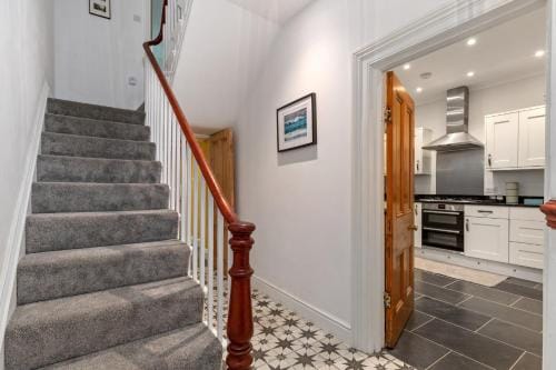 Penalun House - Beautiful Sea Views Hotel in Wales