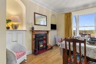 Penalun House - Beautiful Sea Views Hotel in Wales