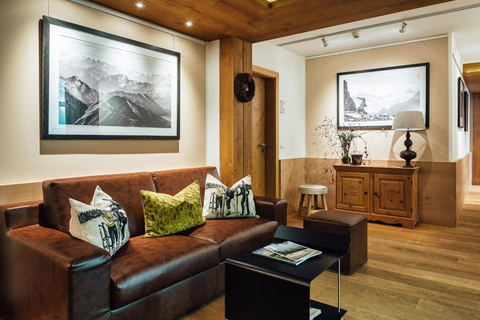 Schneeweiss lifestyle - Apartments - Living Hotel in Serfaus