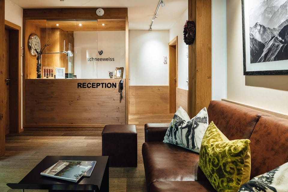 Schneeweiss lifestyle - Apartments - Living Hotel in Serfaus