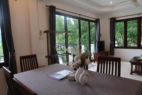 Villa Seaview Garden (3 bedroom, sleeps 7) Apt#3 Hotel in Ko Tao