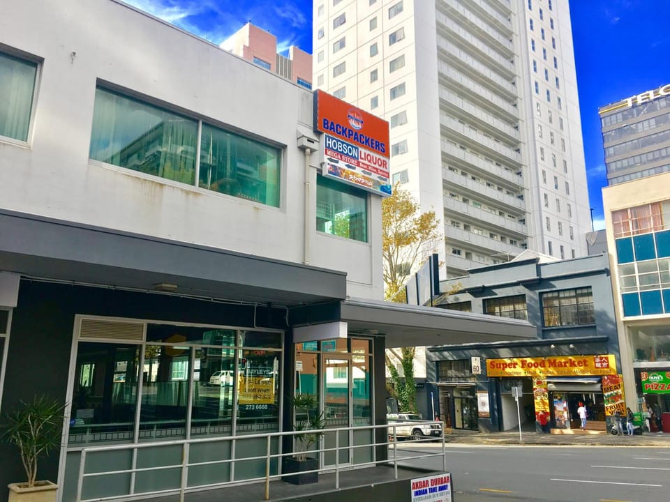 Metro Adventurer Backpackers Hotel in Auckland