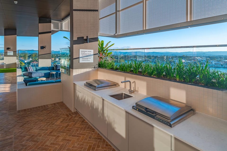 Peninsular Gold Coast Hotel in Surfers Paradise
