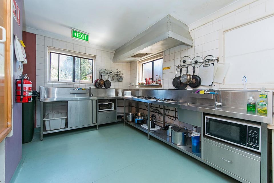 Victoria Park Lodge Hotel in Perth