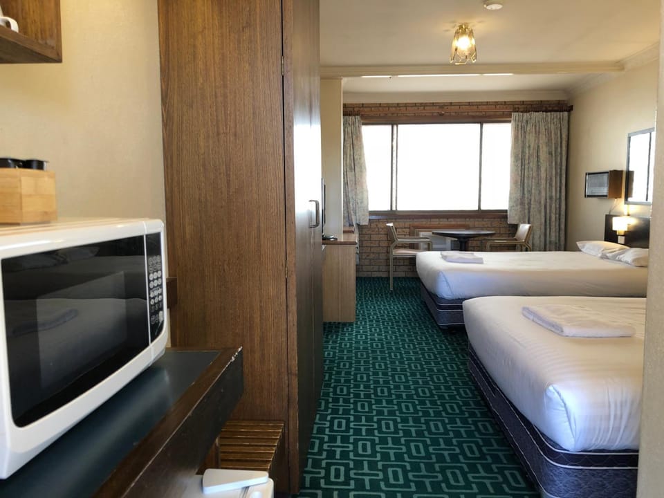 Canberra Lyneham Motor Inn Hotel in Canberra