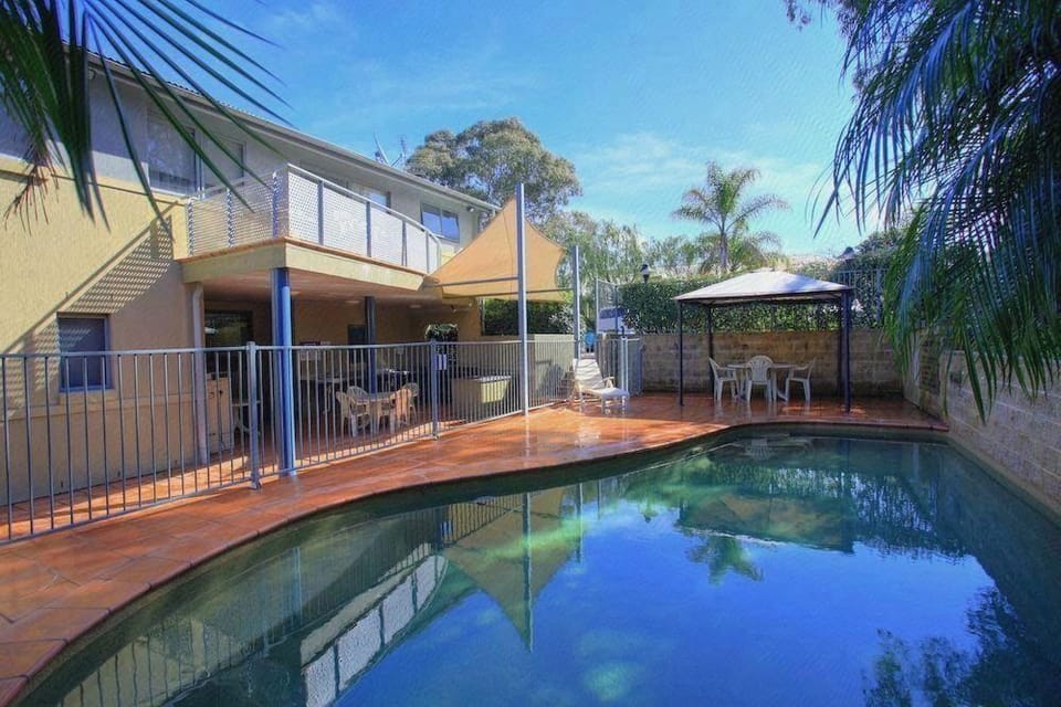 Travellers Motor Village Hotel in New South Wales