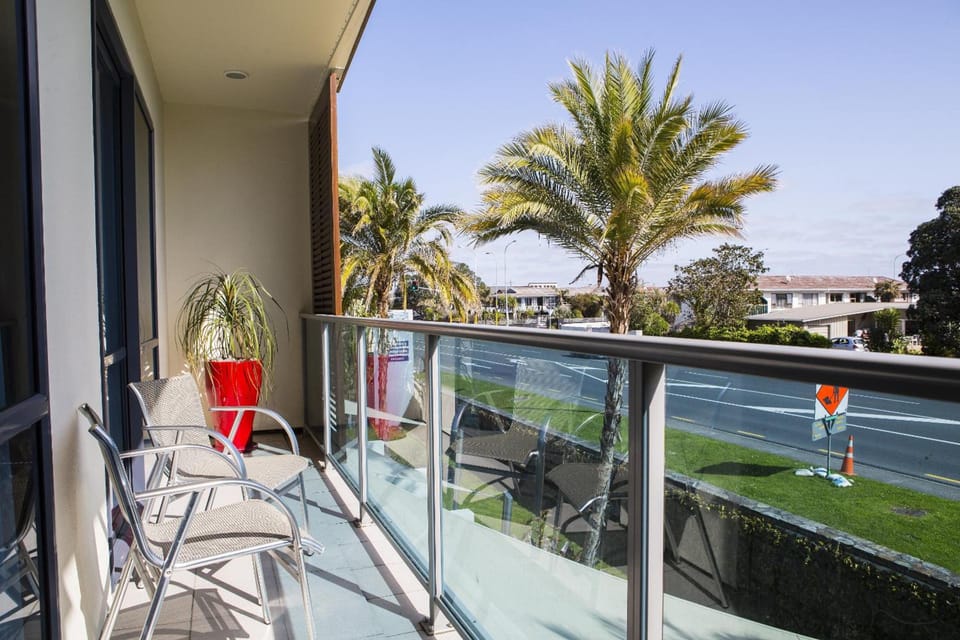 Waves Hotel in Auckland Region